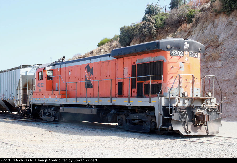 Baja California RR crew with ex Conrail B23-7 ATFX 4202 pushes the day's US bound cars into the SD&IV yard in San Ysidro.